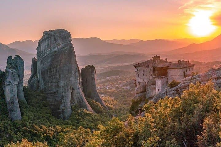 Delphi and Meteora Express Day Tour — Private Day Trip from Athens to Oracle and Sky-High Monasteries photo 2