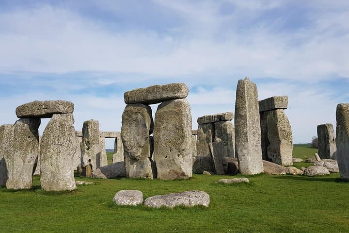 Southampton to London Transfers via Famous Attractions — Private Car with Sightseeing Stops photo 3