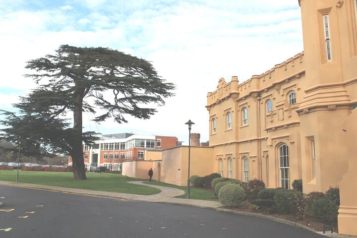 James Bond Film Locations Day Tour from London: Pinewood & Chilterns in a Classic Black Cab photo 6