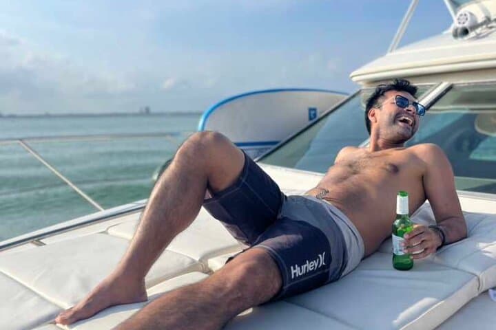 Miami Beach Private Yacht Cruise: Biscayne Bay Charters & Sandbar Trips photo 2