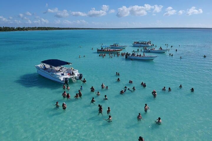 Saona Island Day Trip from Bavaro: Speedboat, Natural Pool & Catamaran Return photo 5