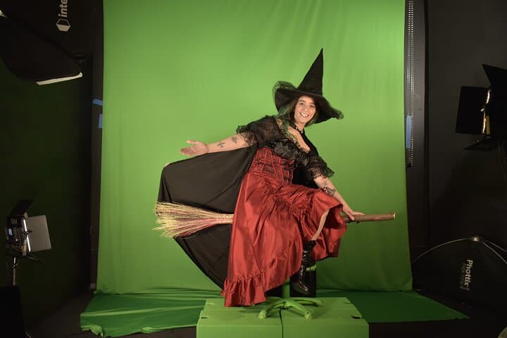 Fly Like a Witch: Magick Broom Green Screen Portraits in Salem photo 2