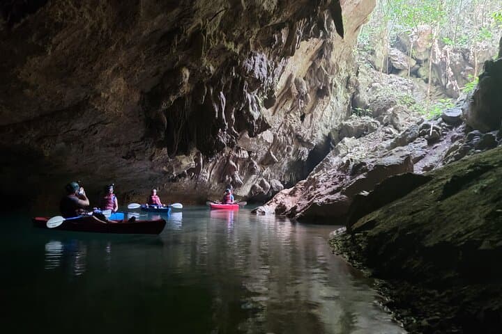 7-Mile Cave Kayaking from Placencia: Full-Day Inland Adventure in Belize