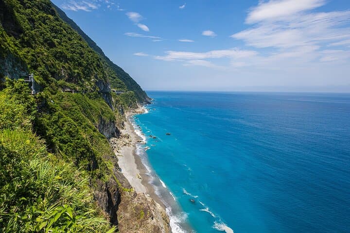 Day Trip from Taipei to Hualien & Yilan: Qixingtan Beach, Liyu Lake, Tofu Cape & Nanfangao