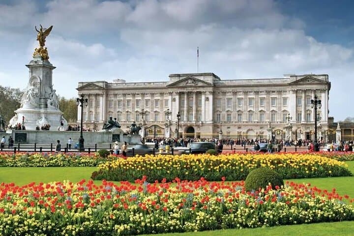 Private Walking Tour: 30+ London Landmarks and The Shard Viewing Gallery photo 4