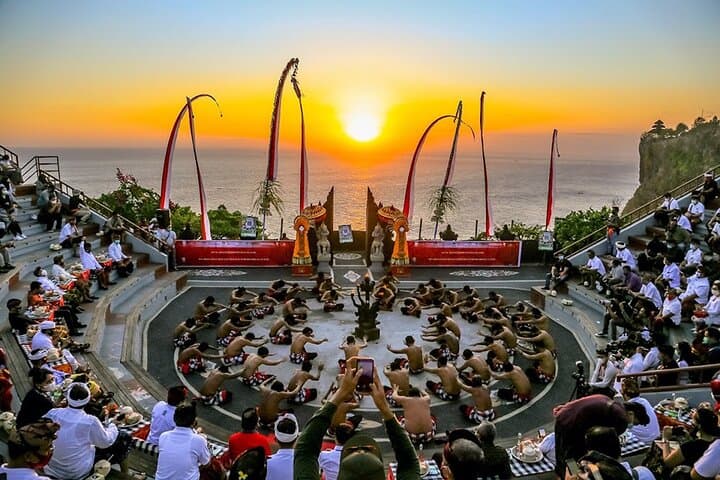 Uluwatu Sunset & Kecak Fire Dance: Private Half-Day Cultural Cliff Experience