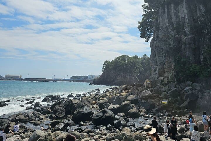 Round-Trip Transport to Jeongbang Waterfall from Jeju photo 4