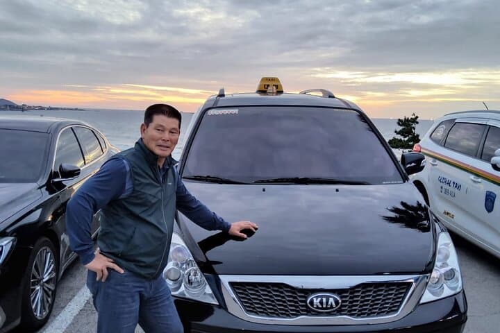 Round-Trip Transport to Jeongbang Waterfall from Jeju photo 6