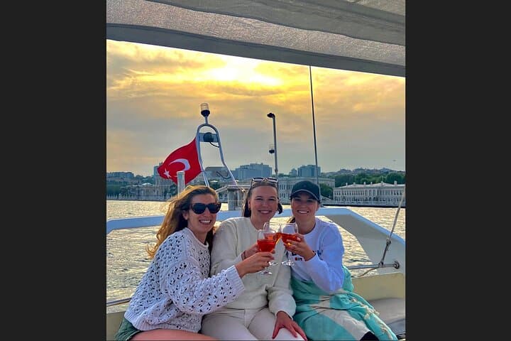 Sunset Bosphorus Yacht Tour: Istanbul Evening Cruise Between Continents photo 2