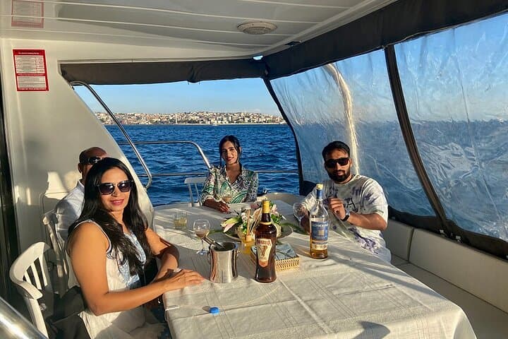 Sunset Bosphorus Yacht Tour: Istanbul Evening Cruise Between Continents photo 3
