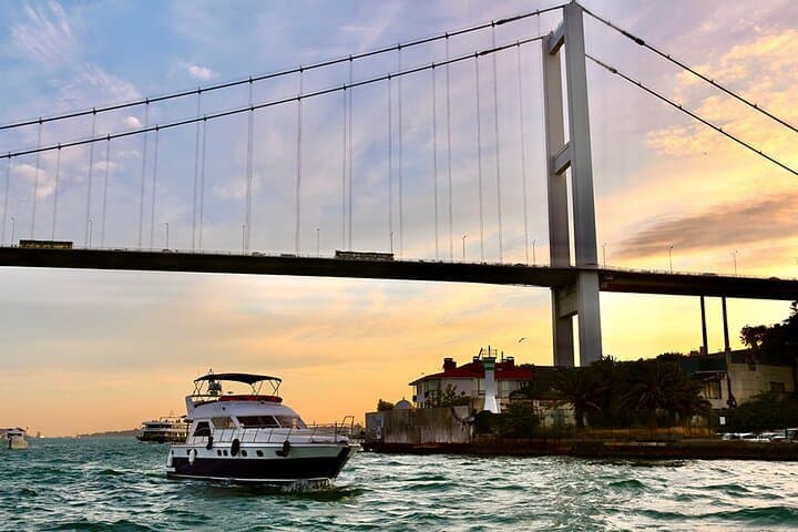 Sunset Bosphorus Yacht Tour: Istanbul Evening Cruise Between Continents photo 4