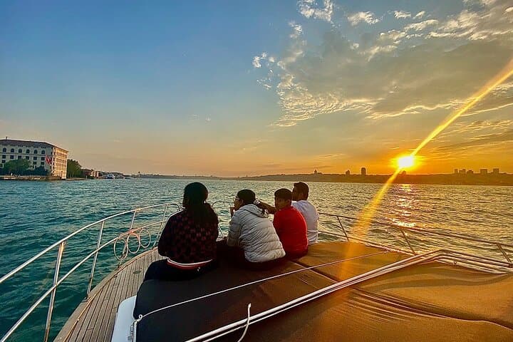 Sunset Bosphorus Yacht Tour: Istanbul Evening Cruise Between Continents photo 5