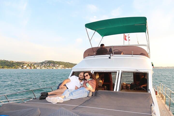 Sunset Bosphorus Yacht Tour: Istanbul Evening Cruise Between Continents photo 6