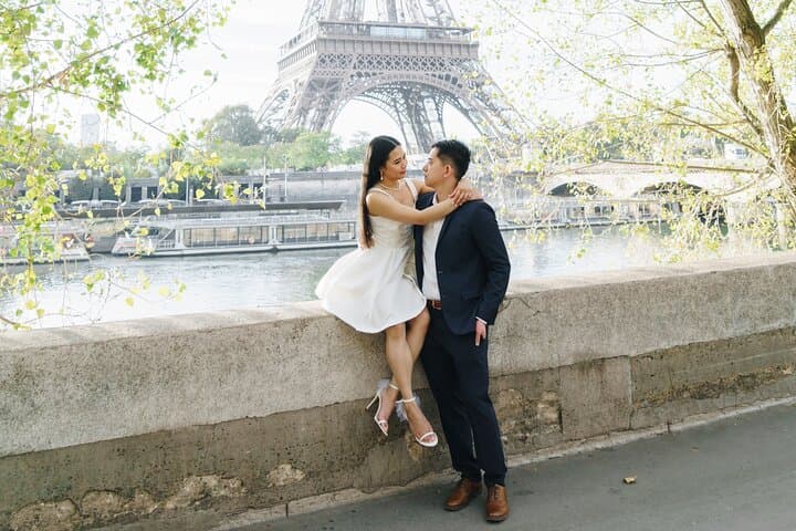 Private Eiffel Tower Photo Session at Trocadéro — Professional Photographer in Paris photo 4