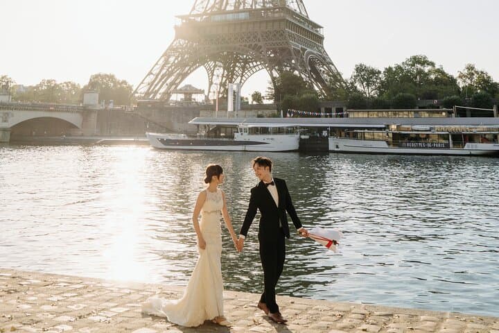 Private Eiffel Tower Photo Session at Trocadéro — Professional Photographer in Paris photo 3
