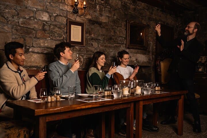 Edinburgh Whisky Tour: Candlelit Tastings & Old Town Stories