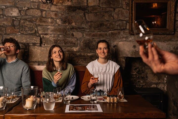 Edinburgh Whisky Tour: Candlelit Tastings & Old Town Stories photo 2