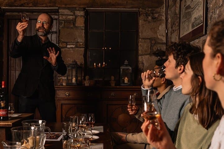 Edinburgh Whisky Tour: Candlelit Tastings & Old Town Stories photo 3