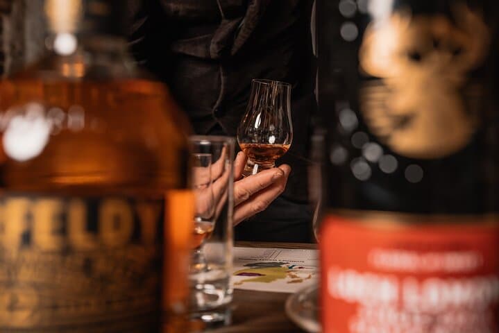 Edinburgh Whisky Tour: Candlelit Tastings & Old Town Stories photo 4