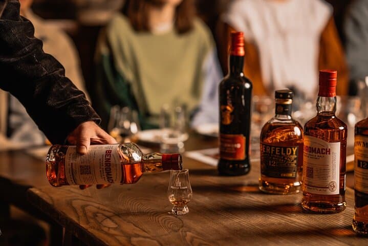 Edinburgh Whisky Tour: Candlelit Tastings & Old Town Stories photo 6
