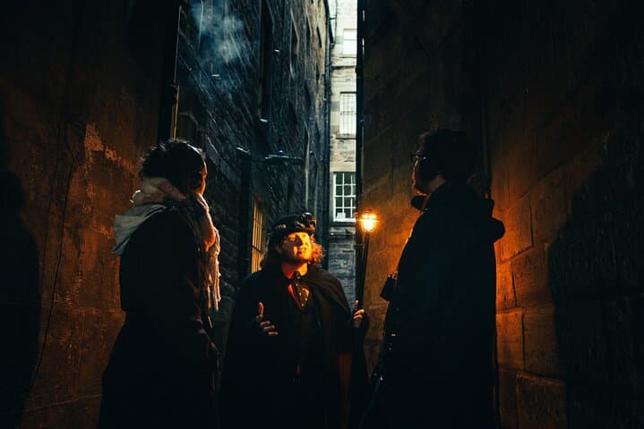 Edinburgh Underground Vaults and Canongate Graveyard Ghost Tour photo 4