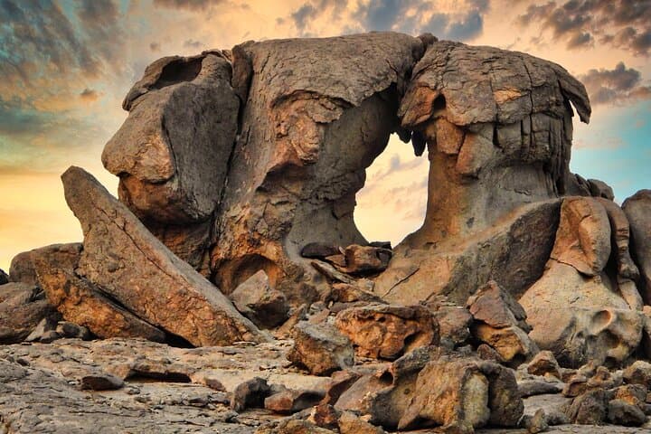 Private Moon Valley Hike from Jeddah — Sunrise & Sunset Lunar Landscapes photo 4