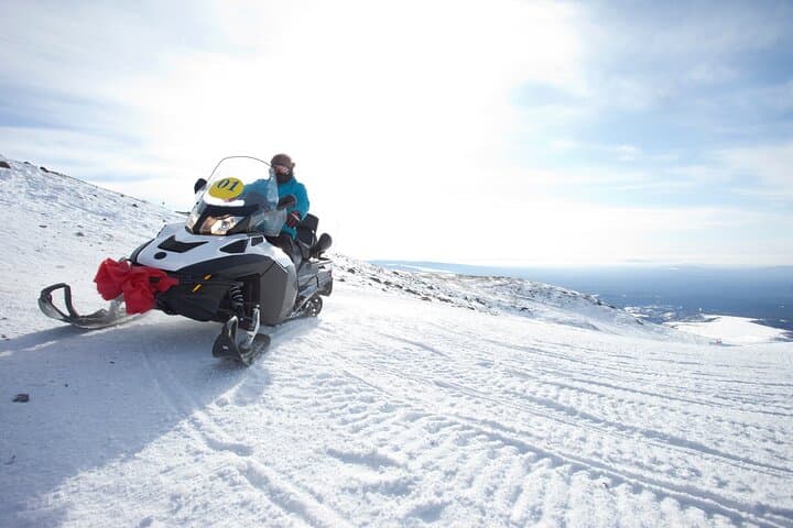 Rovaniemi Private Snowmobile Safari Near the Arctic Circle — Winter Adventure