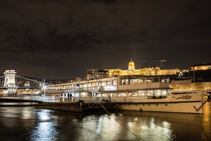 Budapest 10PM Danube Cruise with Live Music and Drinks — Nighttime River Views
