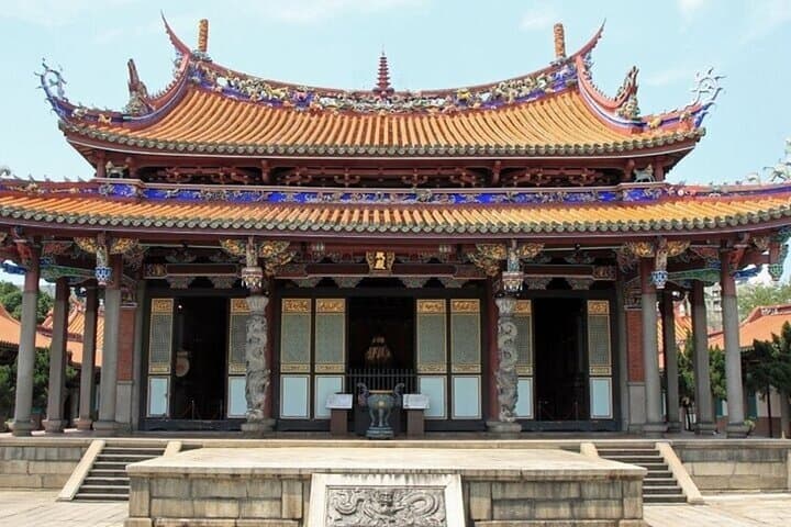 Taipei Street Food Tour with a Local Guide: Dongmen Market, Mazu Temple & Chiang Kai-shek Walk photo 5