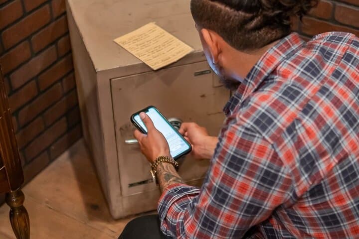 Speakeasy Escape Room Avondale: Private 60-Minute Immersive Puzzle Game photo 5