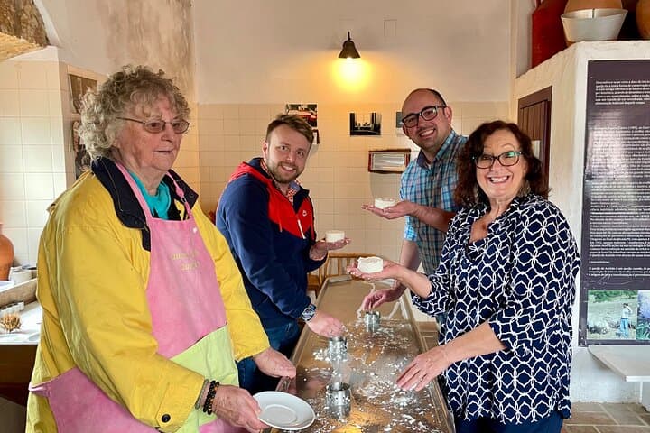 Private Cheese-Making and Wine Tour to Azeitão & Sesimbra from Lisbon