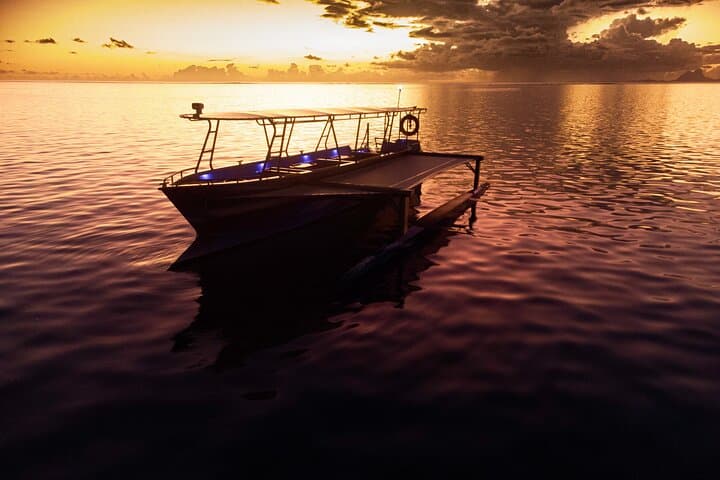 Private Sunset on Blue Lagoon: Champagne Cruise Facing Bora Bora photo 3