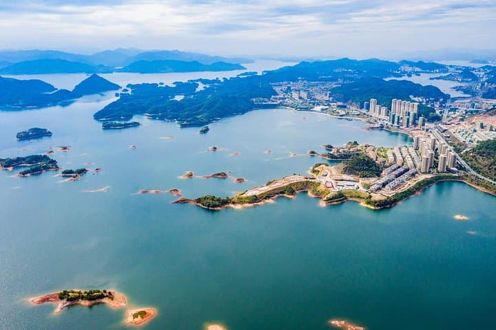 Hangzhou Day Tour: West Lake, Lingyin Temple & Tea Museum Private Highlights photo 2