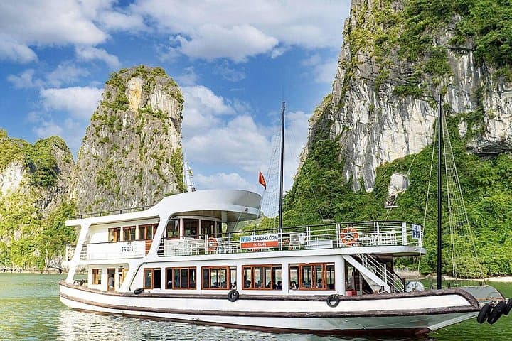 Ha Long Bay Afternoon Cruise: 5-Hour Tour with Sung Sot Cave & Kayaking photo 3