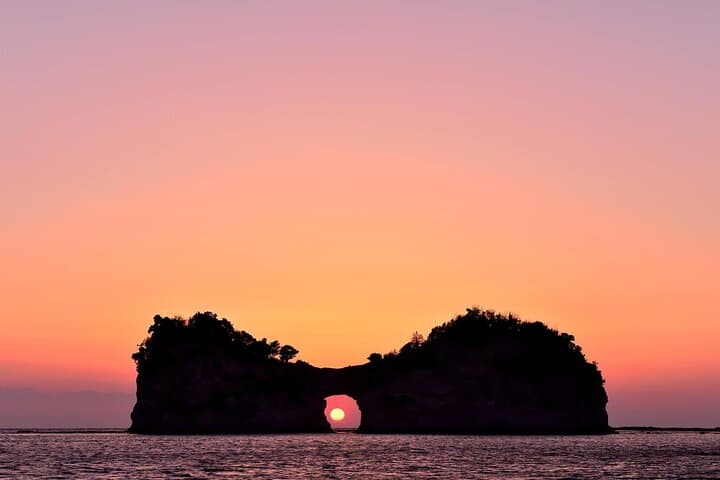 Private Custom Wakayama Day Tour — Temples, Coast & Kumano Kodo Highlights
