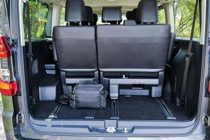 Private-Minibus-Transfer-Abu-Dhabi-to-AUH-Airport photo 3