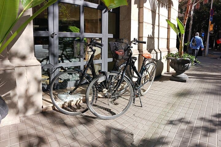 Barcelona Bike Rental with Free Home Delivery — Classic & E‑Bikes photo 6