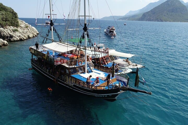 Shared Scuba Diving in Antalya: Full-Day Boat Trip with Two Guided Dives photo 4