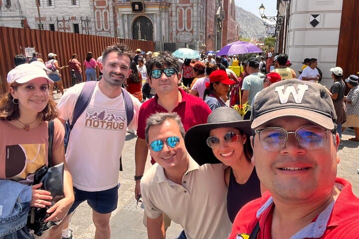 Lima Historic Center Walking Tour with Pisco Tastings — Half-Day Cultural Walk photo 2