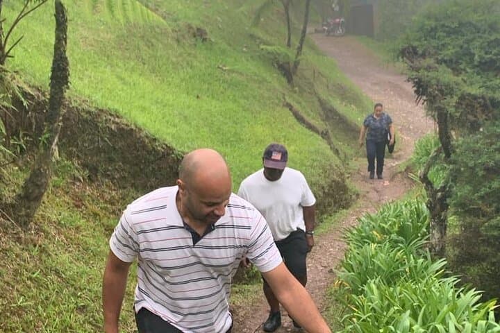 Blue Mountain Peak Hike and Holywell Park Sightseeing Tour