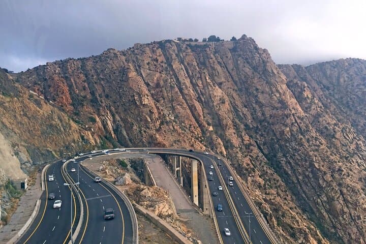 Taif Full-Day Tour From Jeddah & Makkah – Al-Hada, Shubra Palace & Al Shafa photo 6