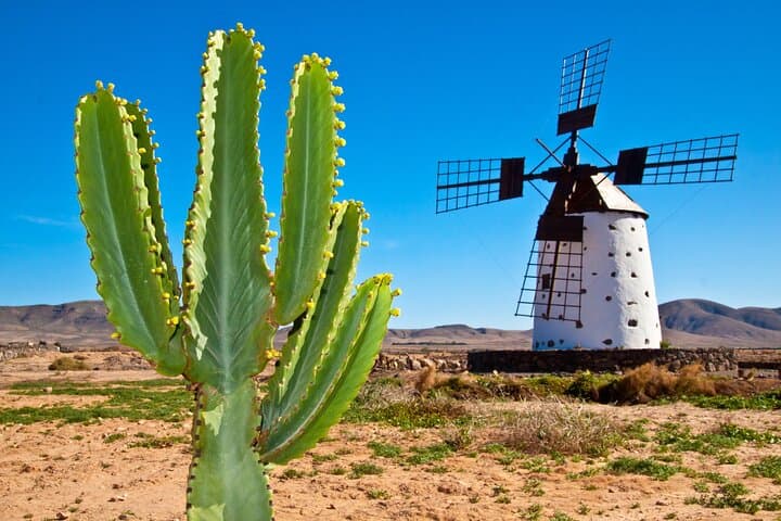 Romantic Fuerteventura Walk: Historic Streets & Seaside Promenade photo 4