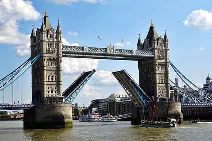 South Bank Castles & Bridges: 2-Hour London Walking Tour of Top Sights photo 5