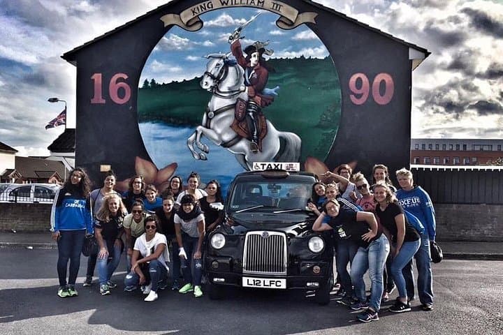 Belfast Black Taxi Tour: Troubles, Murals & Peace Walls Private Experience photo 3