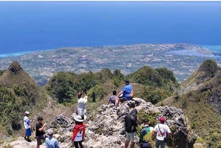 Osmeña Peak Hiking Guide: Dalaguete Summit, Limestone Ridges & Sea Views photo 4