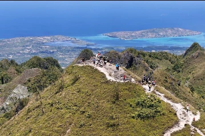 Osmeña Peak Hiking Guide: Dalaguete Summit, Limestone Ridges & Sea Views photo 5