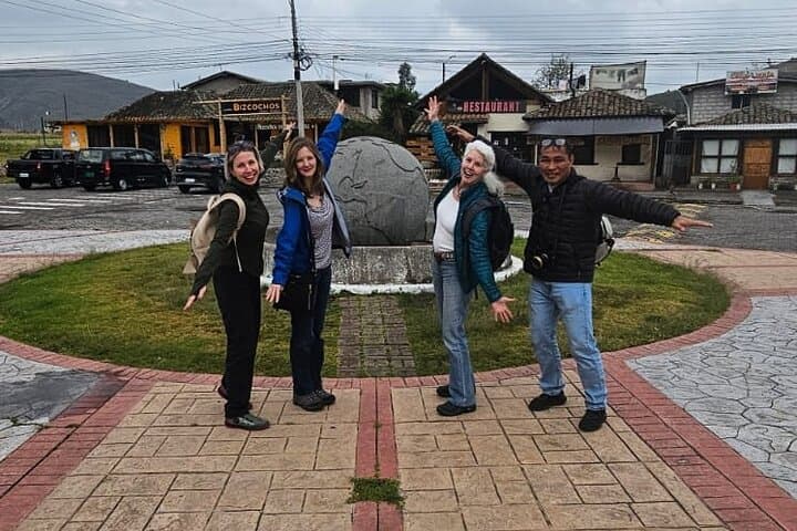 Otavalo Market, Art & Music: Equator Day Trip from Quito photo 2