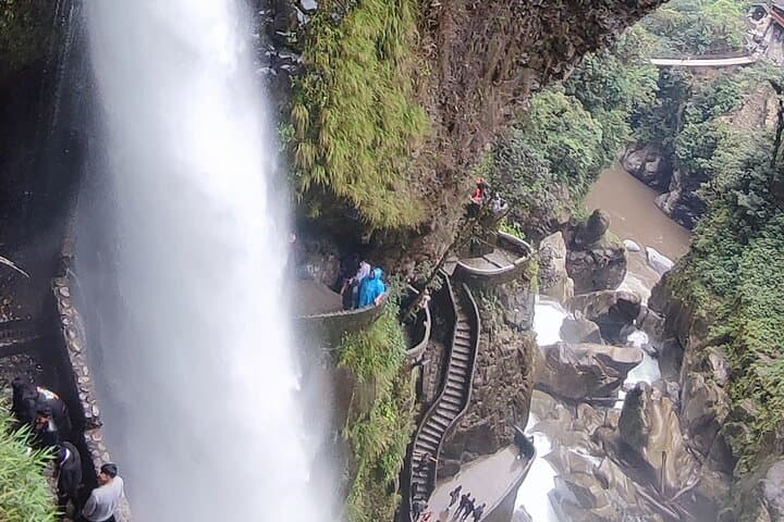 Baños Waterfalls Day Trip: Pailón del Diablo, Manto de la Novia & Casa del Árbol