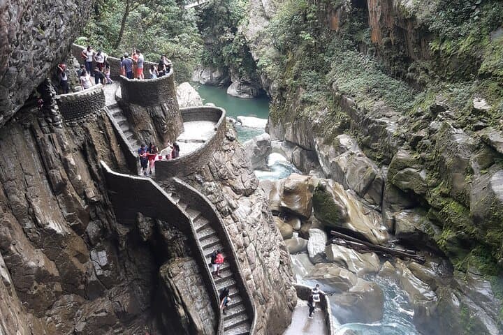Baños Waterfalls Day Trip: Pailón del Diablo, Manto de la Novia & Casa del Árbol photo 3