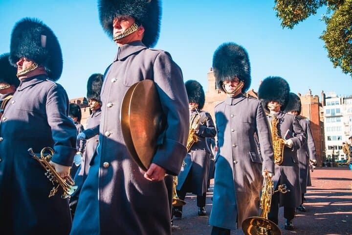 Westminster Walking Tour: Changing of the Guard & Westminster Abbey Experience photo 6